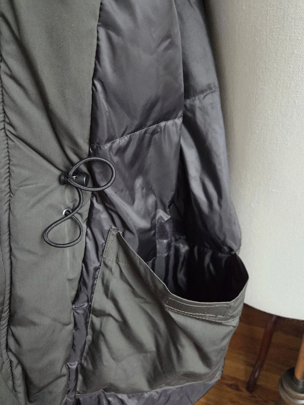Uniqlo Men's Hooded Puffer Coat in Dark Olive with Faux Fur Trim